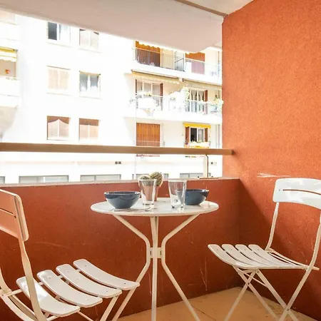 1 Bedroom In Center Apartment